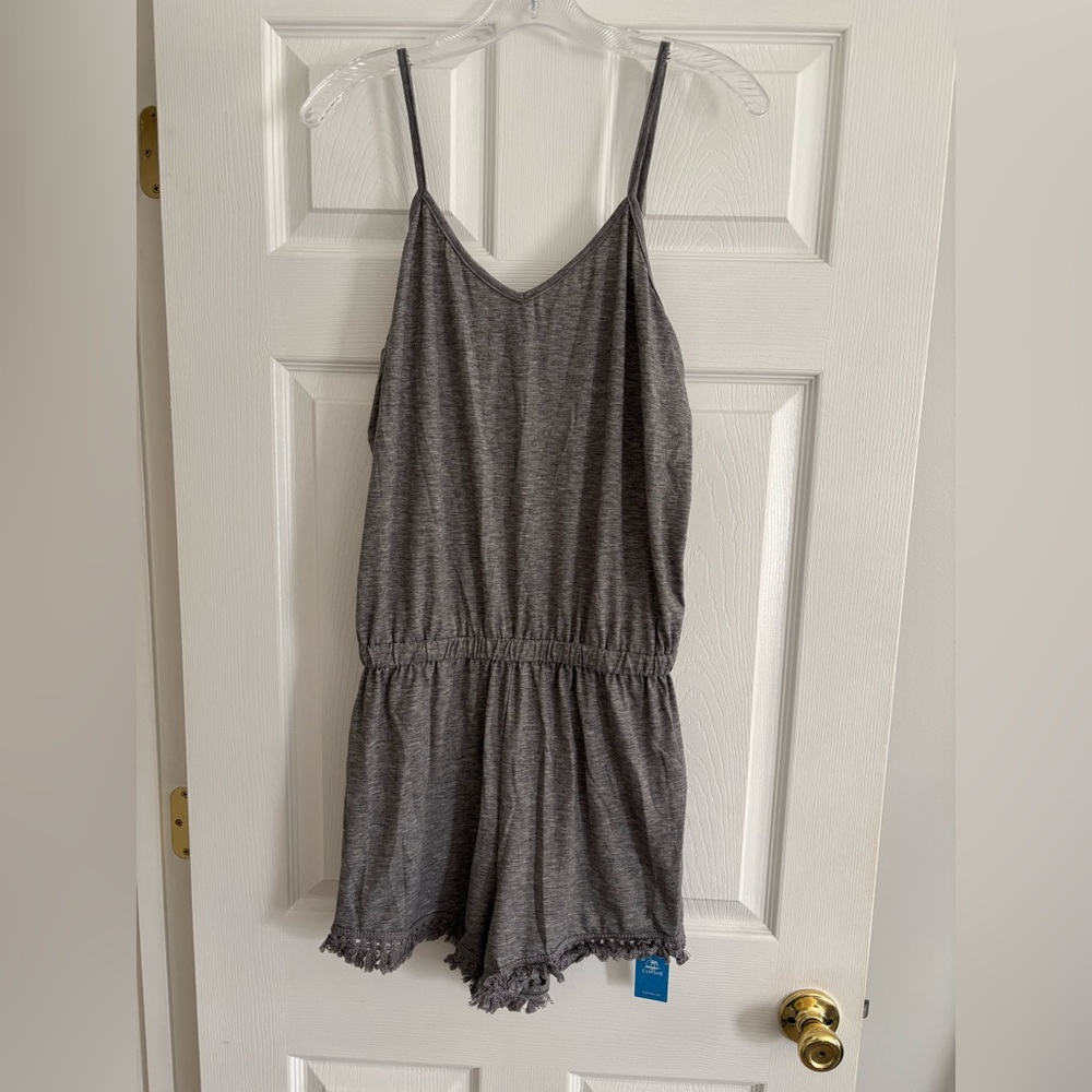 CUPSHE Woman’s Gray Fringe Hem Jersey Sleeveless Romper, Size L, NWT - Picture 2 of 4